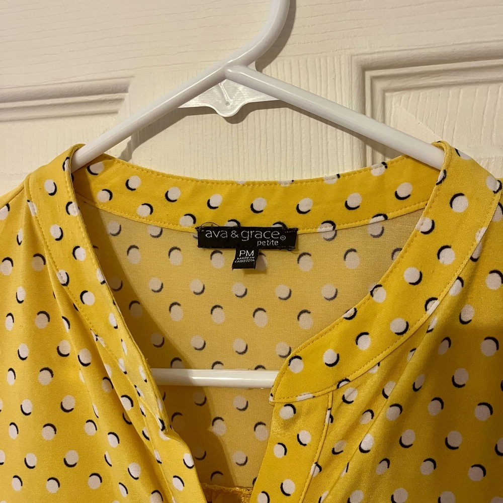 Ava & Grace Yellow Sleeveless Blouse with Mandarin Collar - Picture 3 of 3